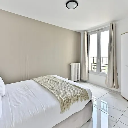 Modern And Spacious 2 Bedroom - Iii *
