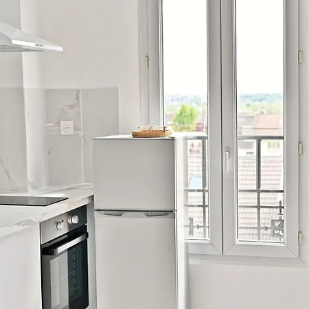 Modern And Spacious 2 Bedroom - Iii
