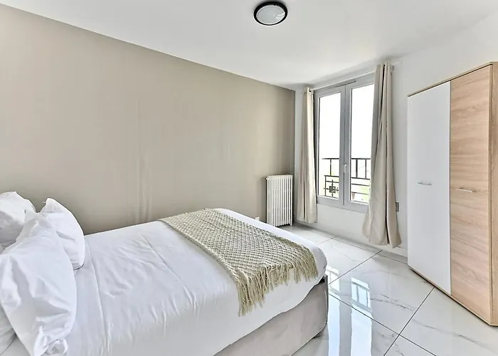 Modern And Spacious 2 Bedroom - Iii *